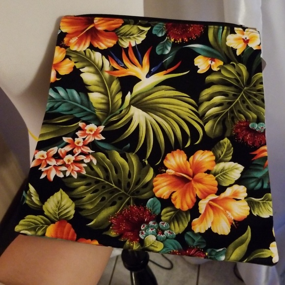 SOLD! Made in Hawaii Fold-Over Clutch - Picture 4 of 4
